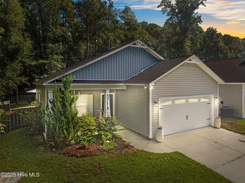 371 Dan Owen Dr, Hampstead, NC 28443