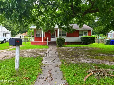 410 W Village Dr, Greenville, NC 27834