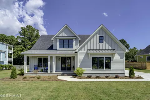 125 Cove Side Ln, Hampstead, NC 28443