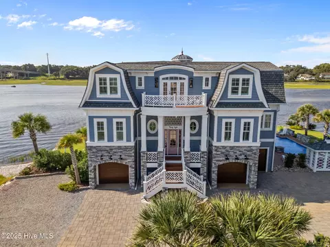 98 Laurinburg St, Ocean Isle Beach, NC 28469