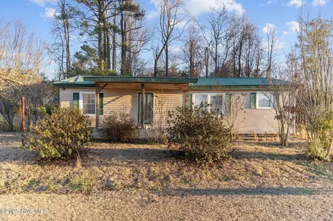 318 Locks No 1 Rd, Riegelwood, NC 28456