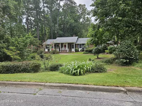 904 School Dr, Williamston, NC 27892