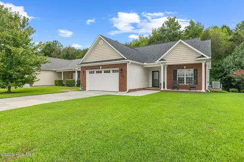 200 Winterlochen Dr, Jacksonville, NC 28540