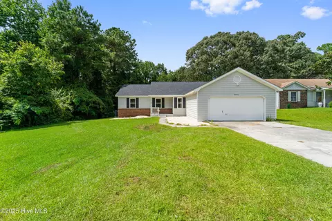 2696 Idlebrook Cir, Midway Park, NC 28544