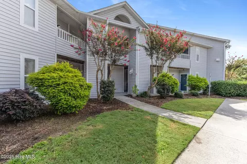 4117 Breezewood Dr #204, Wilmington, NC 28412