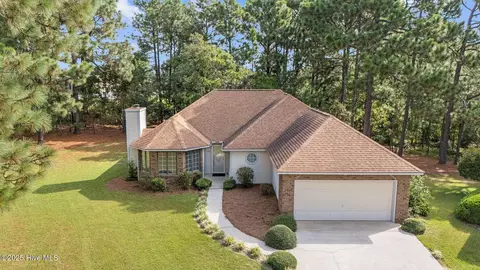 104 Pinnacle Ct, West End, NC 27376