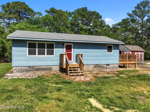 132 Ward Ln, Manteo, NC 27954