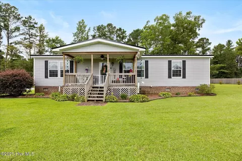444 Chicken Neck Rd, Teachey, NC 28464