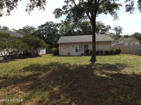 108 NE 43rd St, Oak Island, NC 28465
