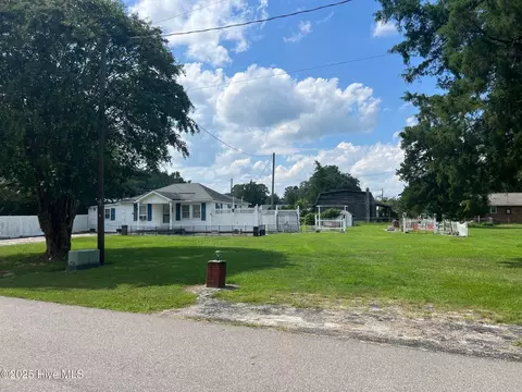 33 Adams St, Chocowinity, NC 27817