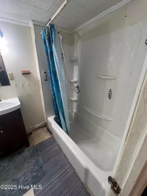 Bath - 33 Adams St, Chocowinity, NC 27817 photo 1 of 2