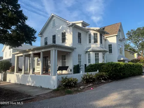 111 N Caswell Ave, Southport, NC 28461