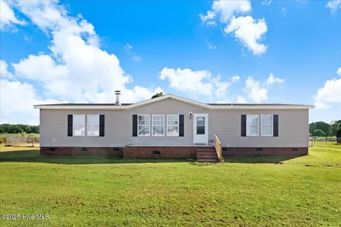 102 Country Farm Pl, Pikeville, NC 27863