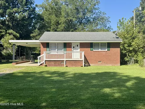 108 Magnolia St, Woodland, NC 27897
