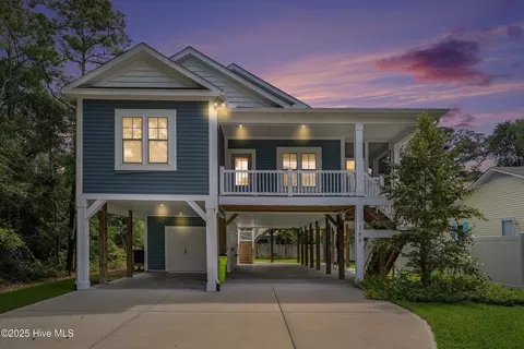 106 NW 2nd St, Oak Island, NC 28465