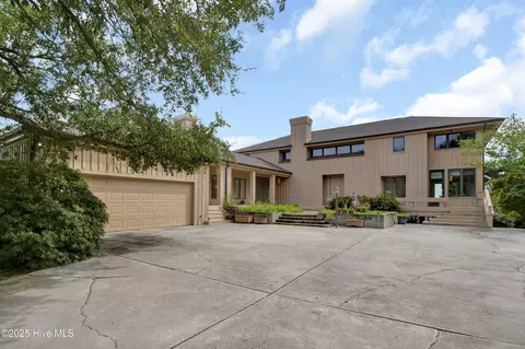 825 Inlet View Dr, Wilmington, NC 28409