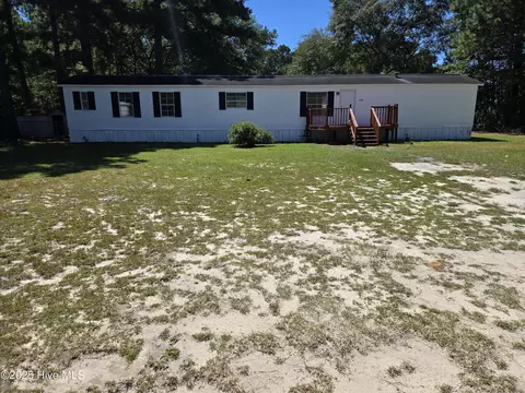 21320 Bridle Path Dr, Laurinburg, NC 28352