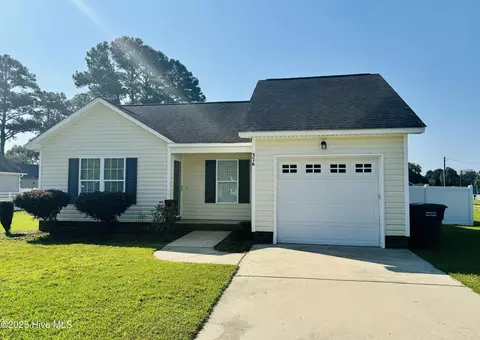 376 Tamarack Dr, Ayden, NC 28513