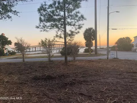 2310 Evans St, Morehead City, NC 28557