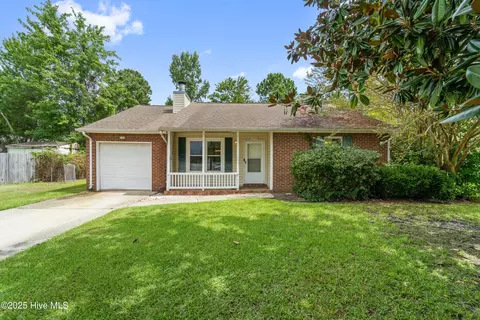 207 Spruce Ct, Jacksonville, NC 28546