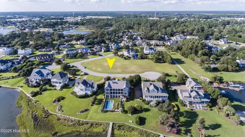 5217 Driftwood Ln, Morehead City, NC 28557