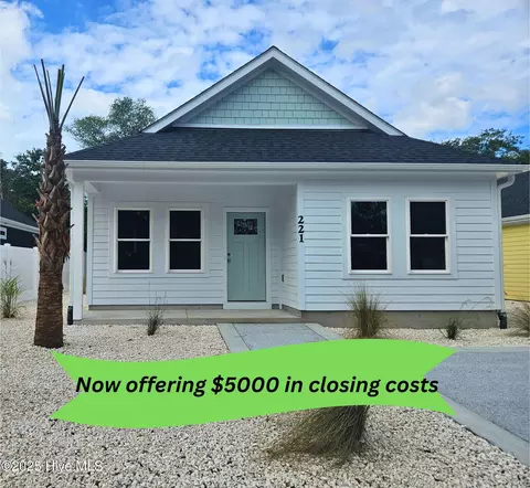 221 NE 75th St, Oak Island, NC 28465