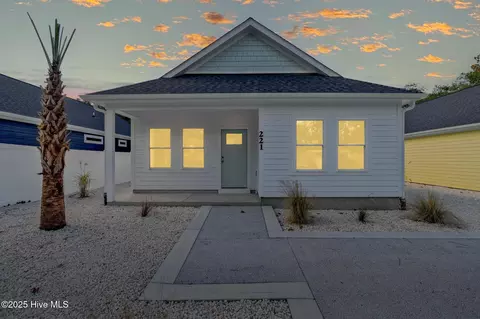 221 NE 75th St, Oak Island, NC 28465