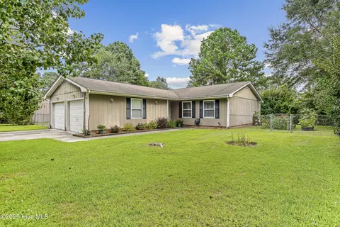 215 Poplar Rd, Havelock, NC 28532