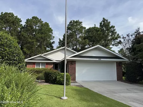 690 Pinehurst Trace Dr, Pinehurst, NC 28374