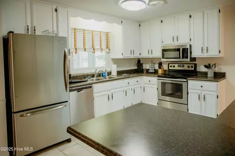 Kitchen - 145 Westchester Cir, Pinehurst, NC 28374 photo 1 of 4