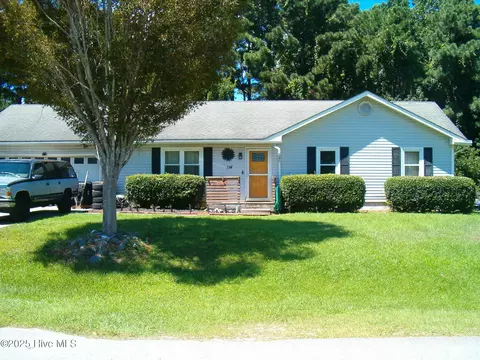 114 S Stone Dr, Sneads Ferry, NC 28460