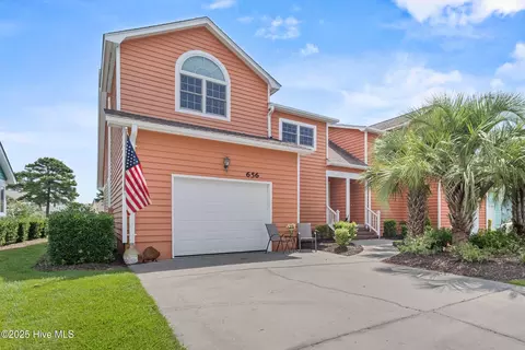 656 Settlers Ln, Kure Beach, NC 28449
