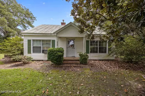 2384 Wintergreen Rd, Cove City, NC 28523
