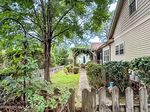 Exterior - 2 Troy Ct, Pinehurst, NC 28374 photo 6 of 10