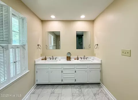 Bath - 140 Lost Tree Rd, Pinehurst, NC 28374 photo 3 of 11