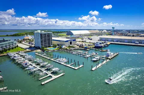211 Arendell St #802 LEEWARD HARBOR, Morehead City, NC 28557