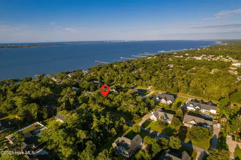207 Coventry Rd, Morehead City, NC 28557