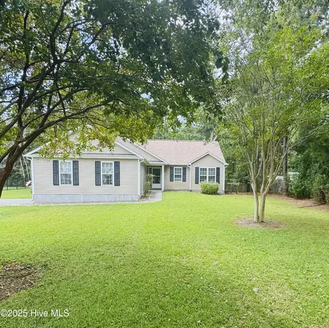 1519 Chadwick Shores Dr, Sneads Ferry, NC 28460