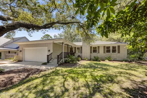 611 Harper Ave, Carolina Beach, NC 28428