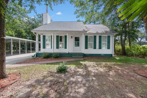 206 NE 45th St, Oak Island, NC 28465