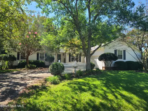 1957 Country Squire Rd, Kinston, NC 28504