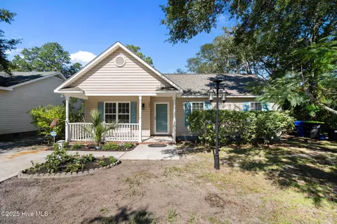 105 NE 15th St, Oak Island, NC 28465
