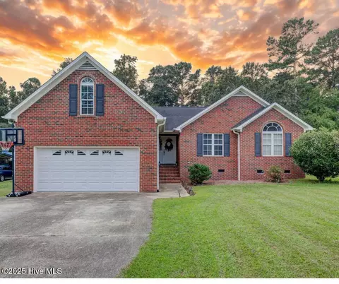 609 Lake Side Dr, Riegelwood, NC 28456