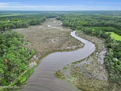 695 Sandy Point Dr, Beaufort, NC 28516