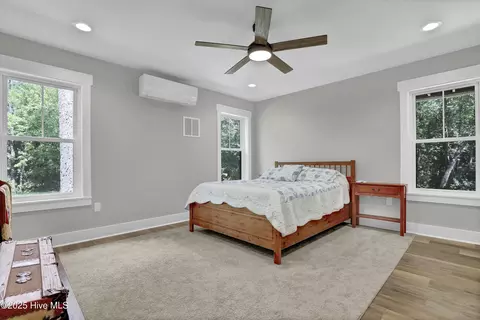 Bedroom - 118 Canvasback Pt, Hampstead, NC 28443 photo 8 of 9