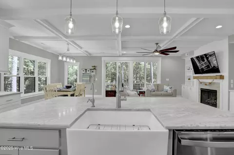 Kitchen - 118 Canvasback Pt, Hampstead, NC 28443 photo 4 of 5