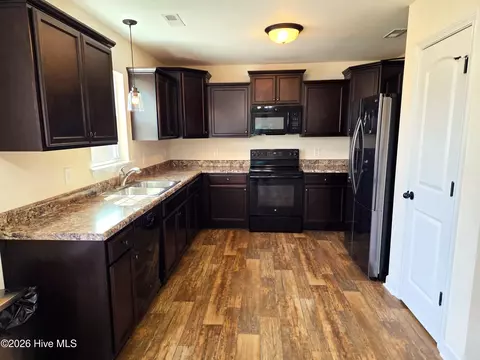 Kitchen - 123 Sonia Dr, Hubert, NC 28539 photo 2 of 4