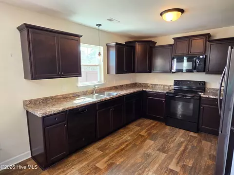 Kitchen - 123 Sonia Dr, Hubert, NC 28539 photo 4 of 4