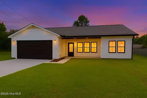 1235 Hargett St, Newport, NC 28570