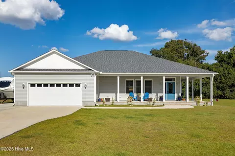153 Radford Ln, Newport, NC 28570